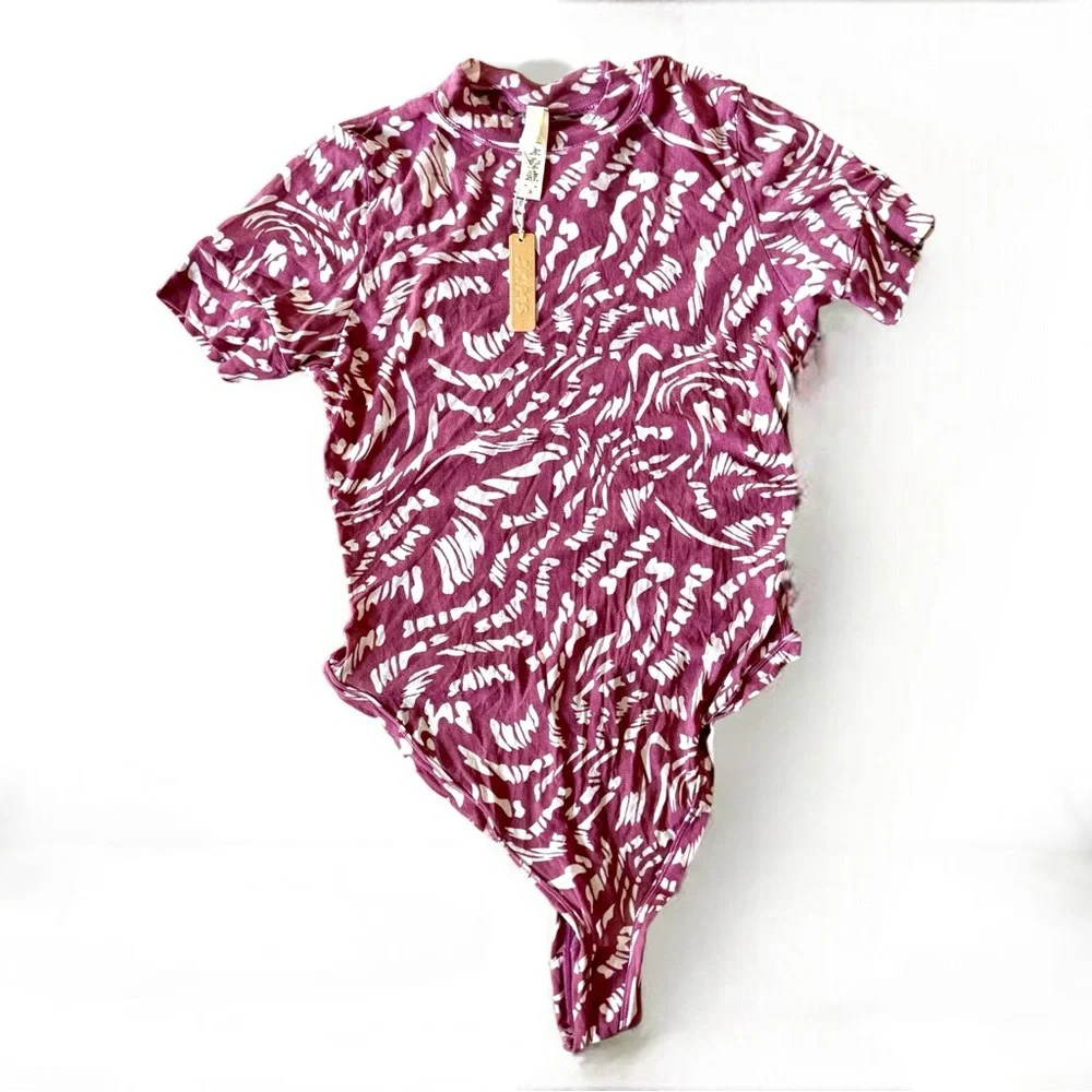 NWT SKIMS Logo Raspberry Short Sleeve Thong Bodysuit - 2X - Picture 1 of 2